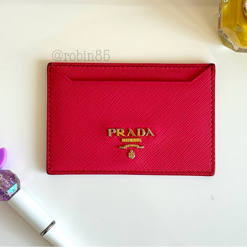 PRADA ♡ Cardholder - Red ♡ Great Condition ♡ Leather ♡